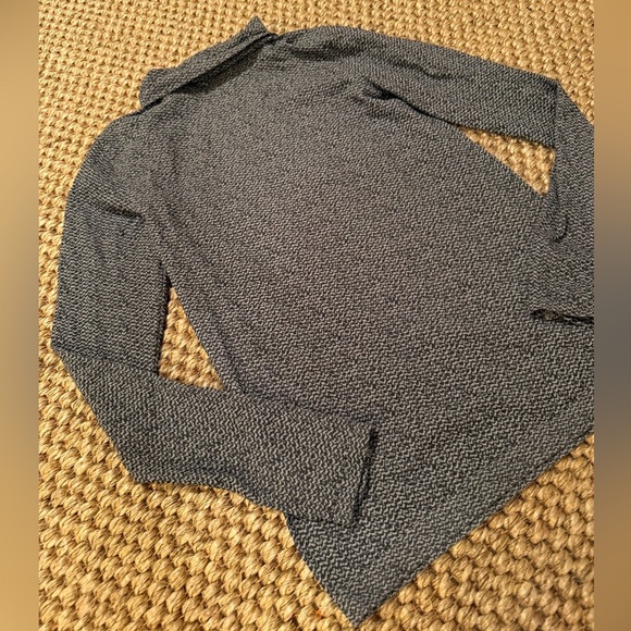 Athleta Flurry Peak Turtleneck Women’s Size M Blue Black Long Sleeve Thumb Hole - Picture 4 of 5